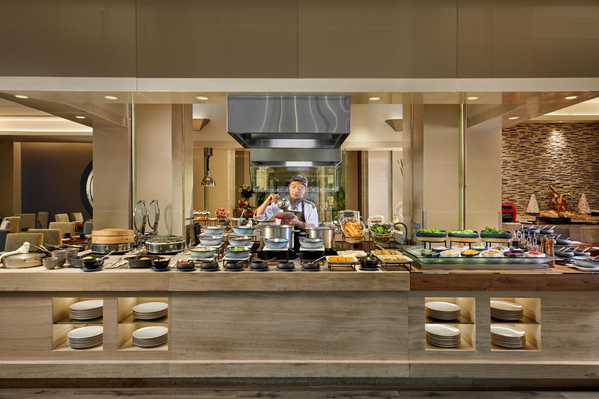 Moevenpick Hotel Hanoi Centre Екстериор снимка