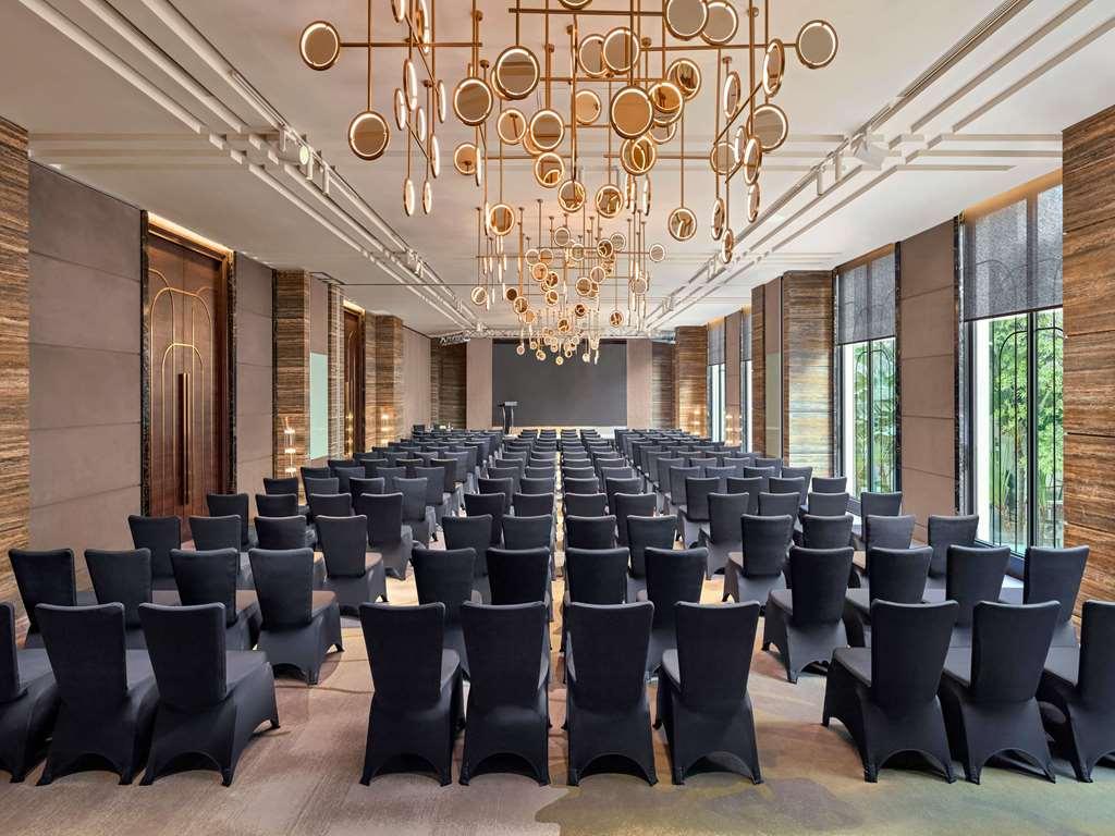 Moevenpick Hotel Hanoi Centre Екстериор снимка